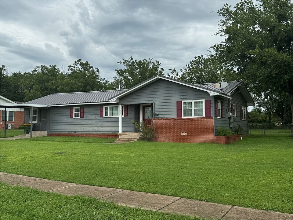 1st image of 708 W 1st St