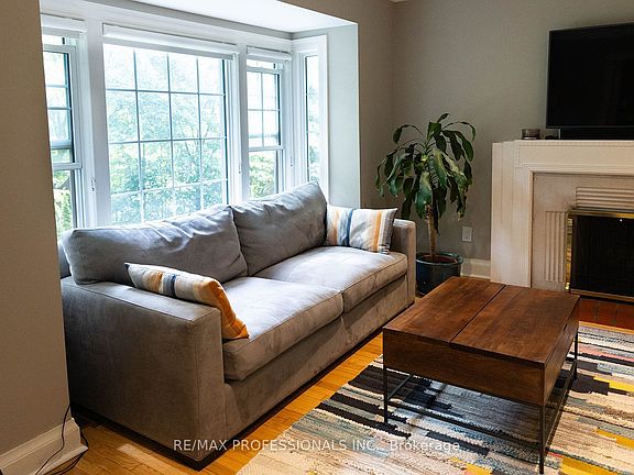 2nd image of 82 Ellis Park Rd