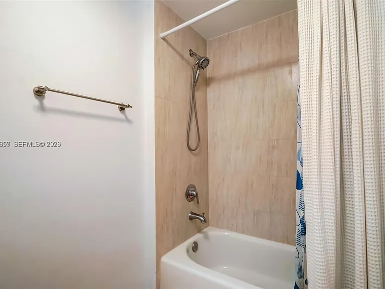 2425 SW 27th Ave #806 — Photo 26