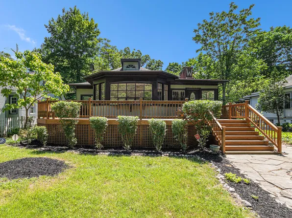 16277 4th St, Union Pier, MI 49129