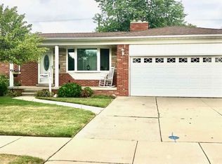 8609 Potomac Ave, Center Line, MI 48015