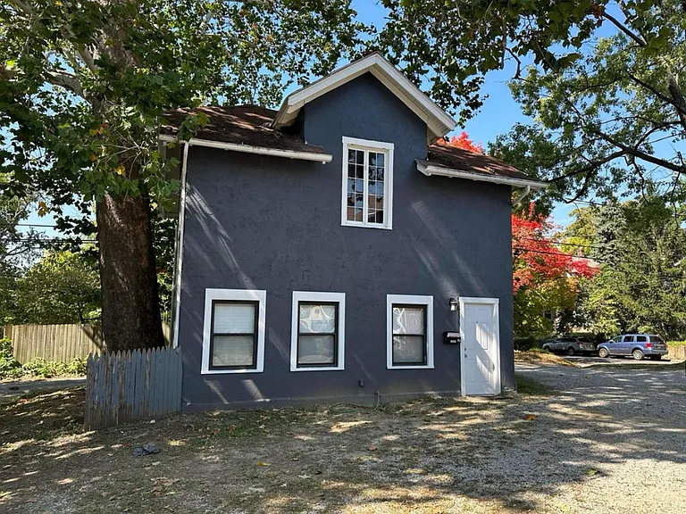 2263 Indianola Ave — Photo 1