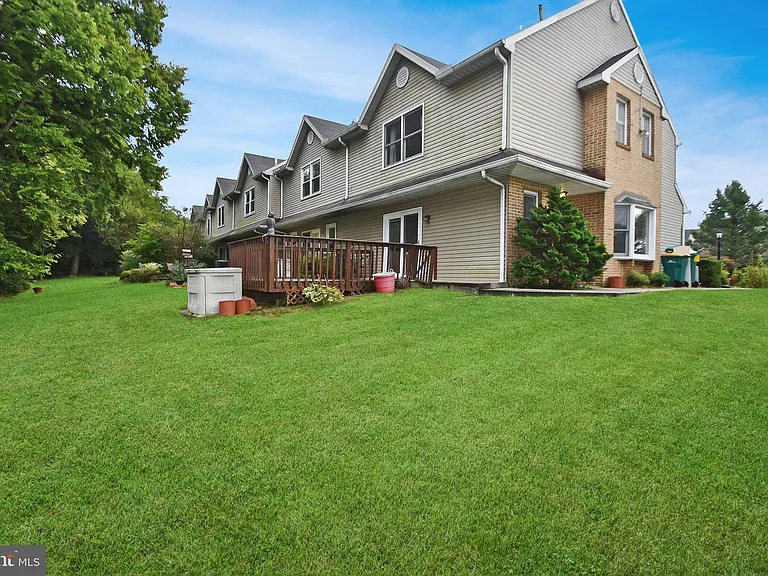 307 Jonathan Ct — Photo 4