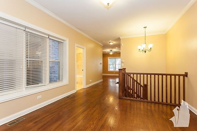 1st image of 1021 W Ainslie St APT 1