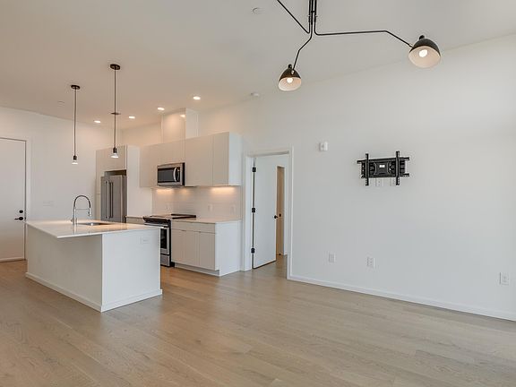 5th image of 600 S Duke St #56