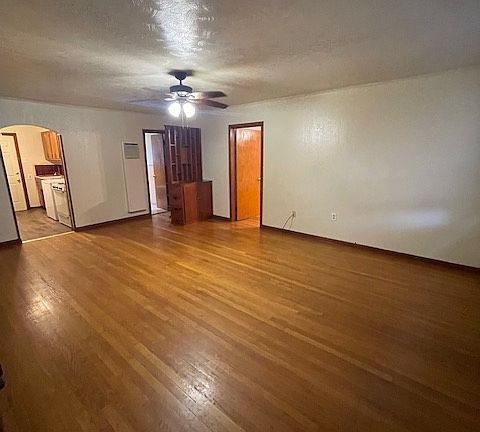 2nd image of 204 Jewel St APT B