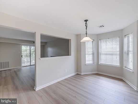 4th image of 910 Railway Sq #43