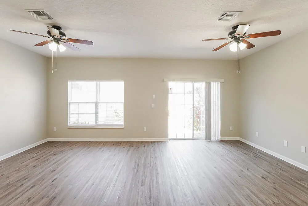 3 bed, 2.0 bath, 1724 sqft, $3,740 — Photo 4