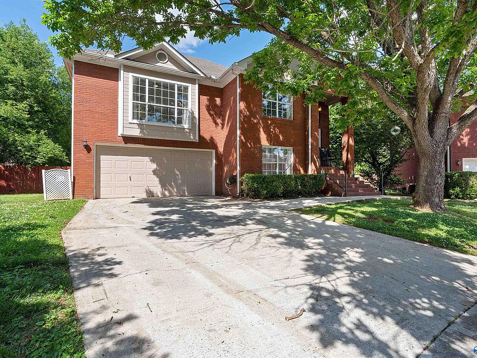 1st image of 467 Sussex Dr SW