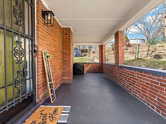 3rd image of 707 Lynda Ln