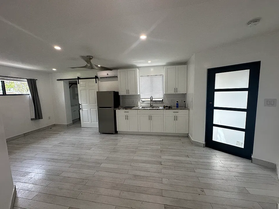 279 SW 10th Ct