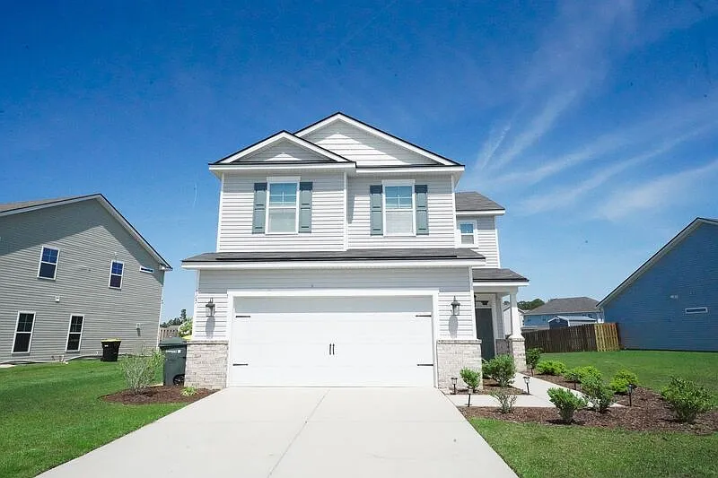 4 bed, 2.5 bath, 2029 sqft, $2,300 — Photo 2