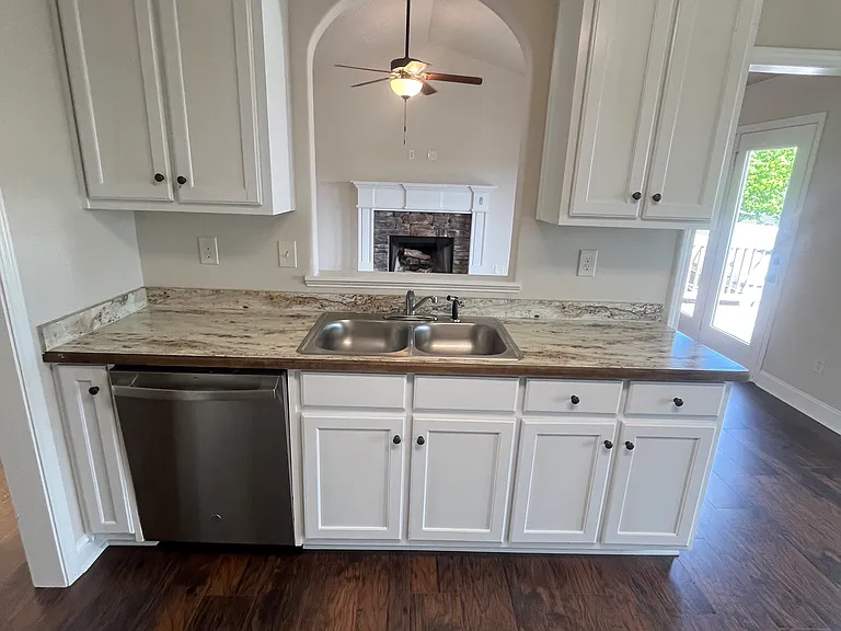 41 Colonial Ct — Photo 4
