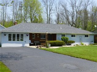 2133 E Oakfield Rd, Grand Island, NY 14072
