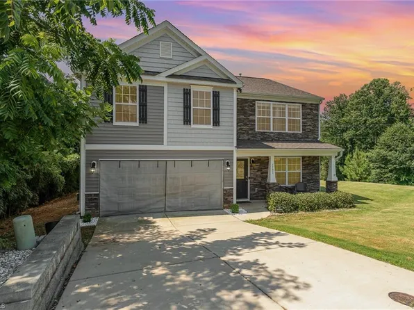 1791 Ridge Bluff Cir, Rural Hall, NC 27045