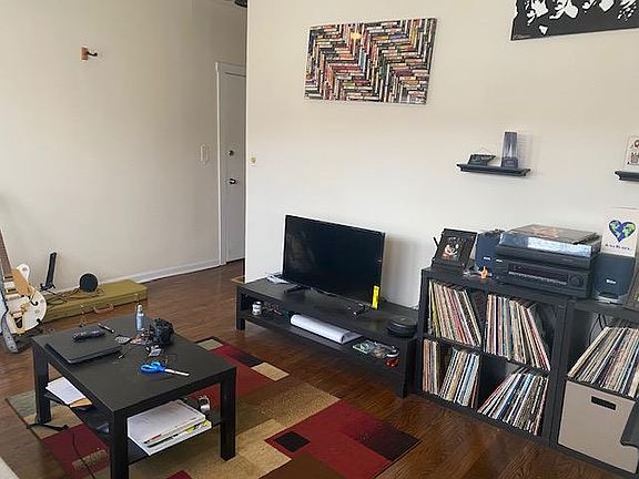 4th image of 4006 N Kenmore Ave #3W