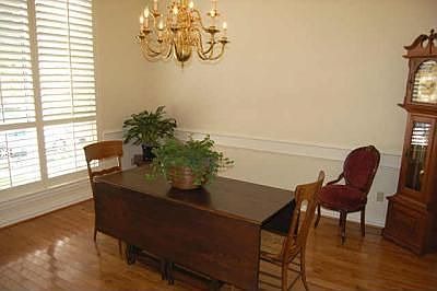 4th image of 2207 Creekside Cir S