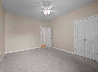 401 Pirates Landing Dr, Beaufort, NC 28516