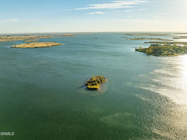 2930 17th St NW #99, Coleharbor, ND 58531