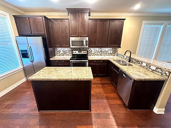 5th image of 103 Fleetwood Dr