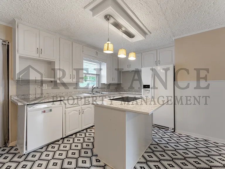 1642 E Denver Dr — Photo 8