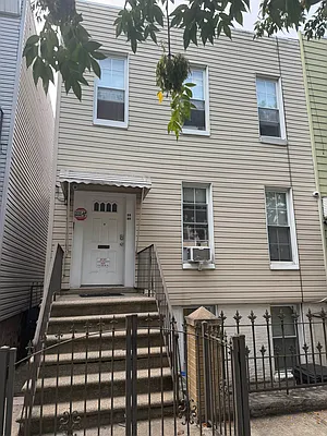 Rented by Sur Management LLC | media 10