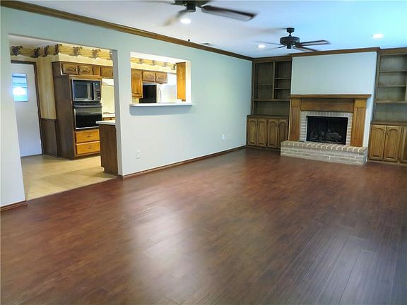 5th image of 1610 W Shore Dr