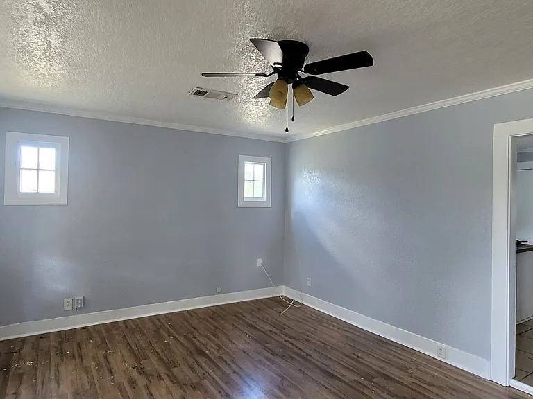 901 S Louisiana St — Photo 3