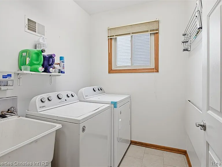 6474 Bedview Dr — Photo 23