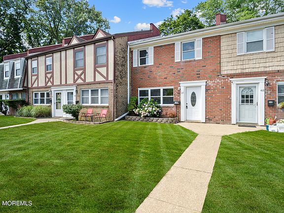 2nd image of 100 Briar Mills Drive
