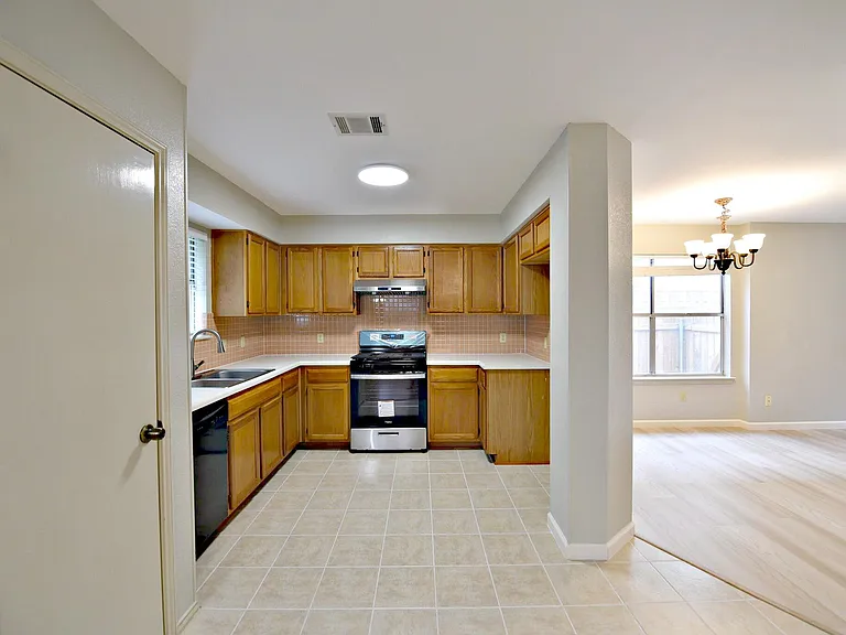 13329 Black Canyon Dr — Photo 5