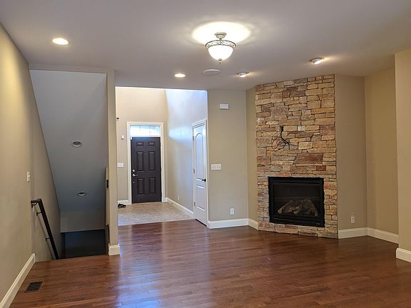 5th image of 746-748 Gabriela Ct