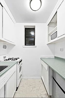 4th image of 150 E 27th St APT 1H