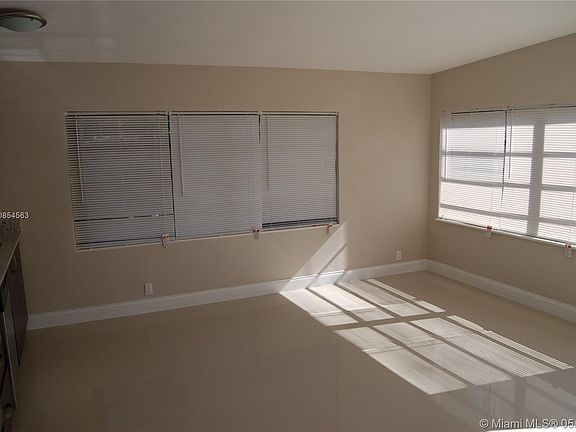 4th image of 1216 NE 14th Ave #South