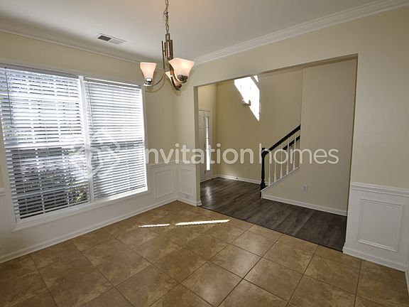 3rd image of 107 Charing Pl