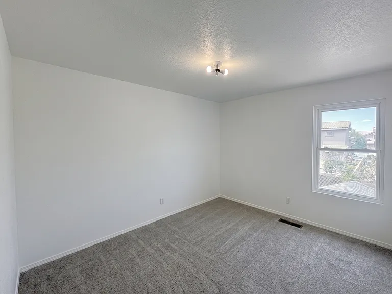 Carpet color may vary from what is shown in photo.
