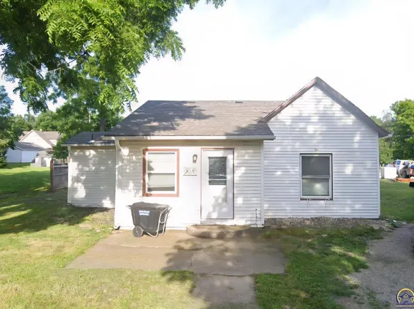 319 Prairie Ave, Maple Hill, KS 66507