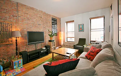 Rented by R New York