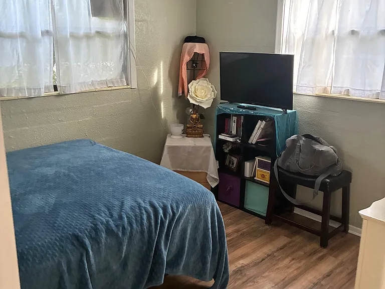 NE 16th Ct — Photo 1