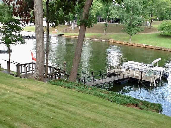 2nd image of 202 Belton Cir