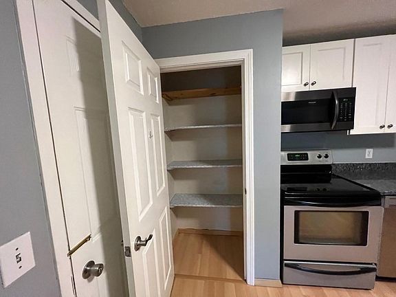 4th image of 2 Oak Hill Ln APT 211