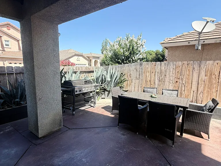 798 Century Ln — Photo 34