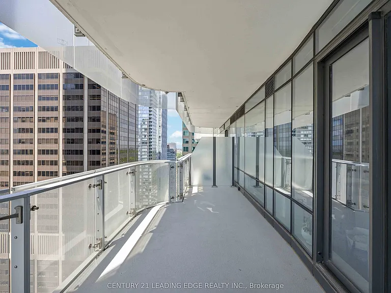 1 Bloor St E #3308 — Photo 28