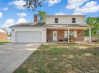 108 N Saint Johns Dr, Smithton, IL 62285