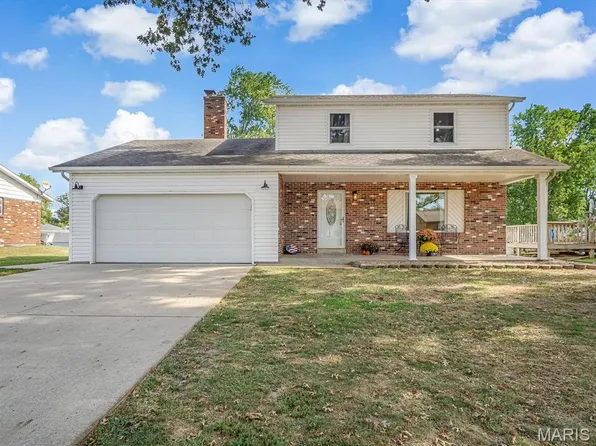 108 N Saint Johns Dr, Smithton, IL 62285