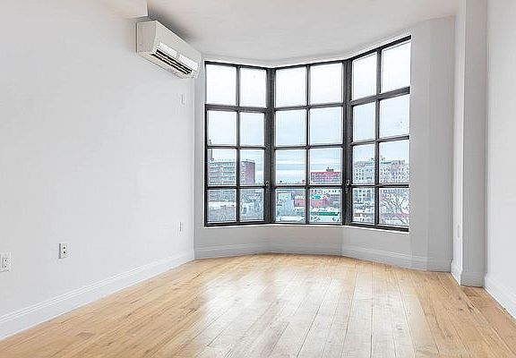 3rd image of 564 Saint Johns Pl APT 404