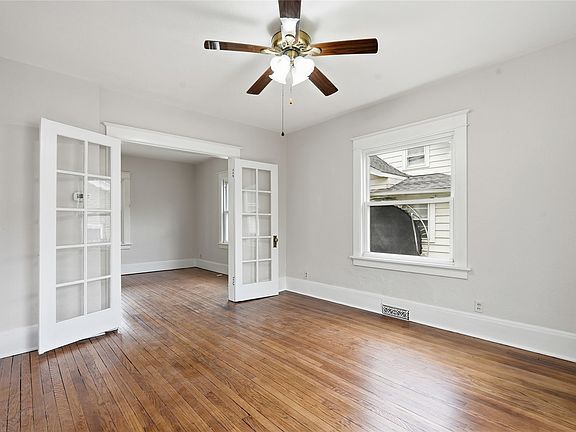 3rd image of 708 16th St SE