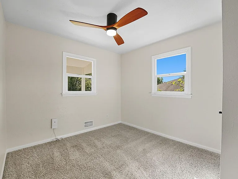 3605 SW Pryor Rd — Photo 8