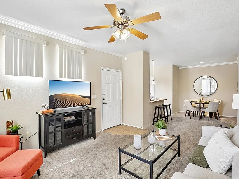 Adiamo Palm Valley Apartments in Goodyear, AZ