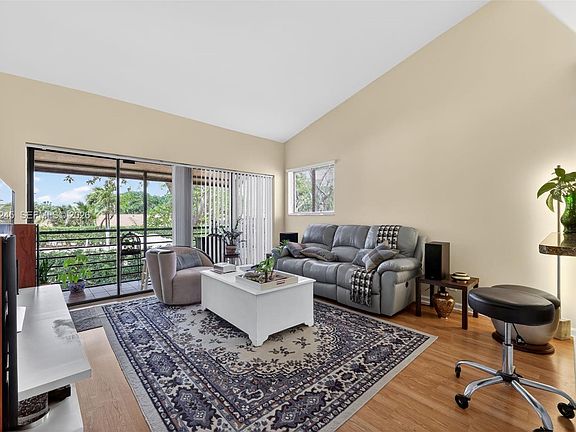 4th image of 4 Via De Casas Sur APT 202